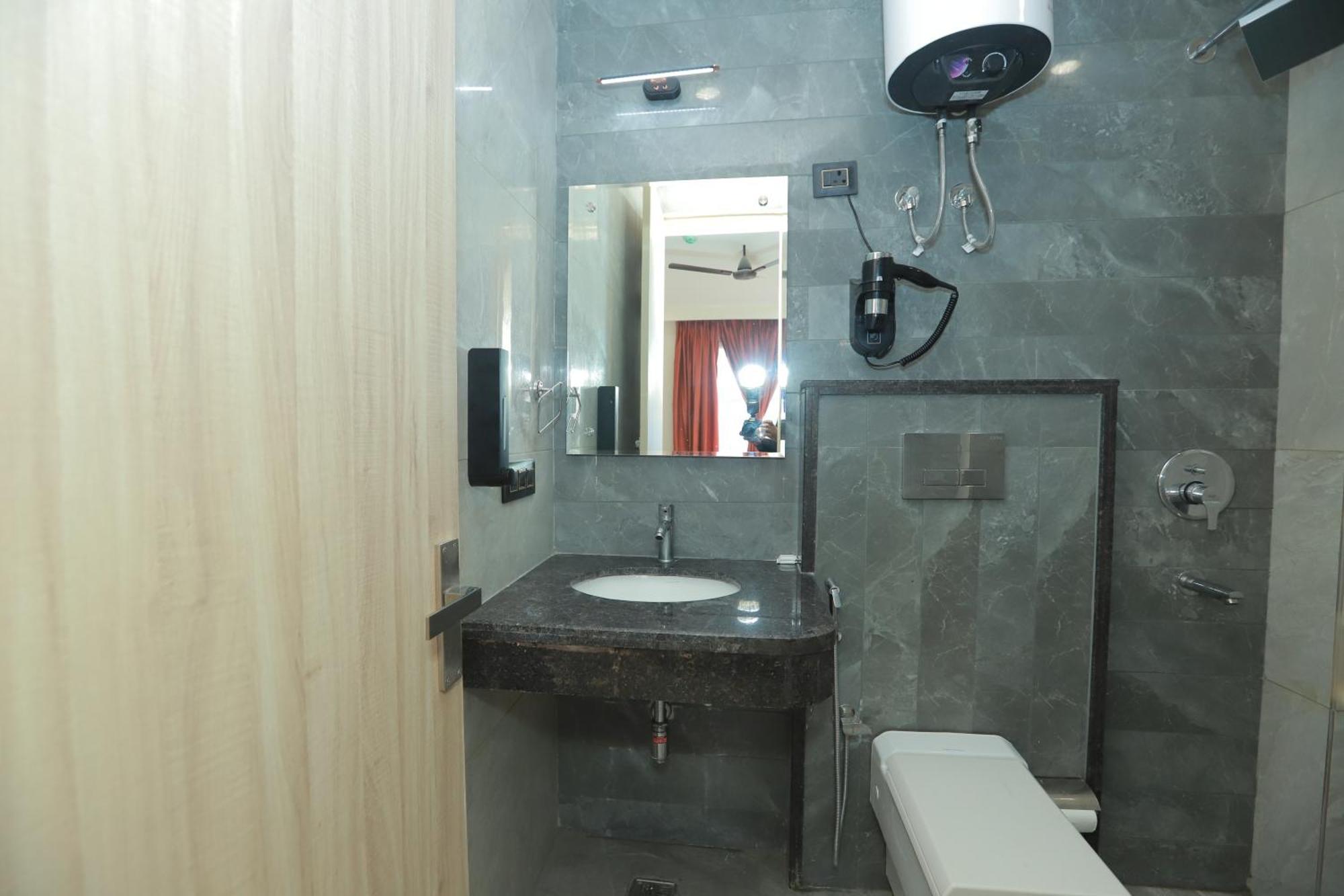 Zed Hotel - Delhi International Airport New Delhi Ngoại thất bức ảnh